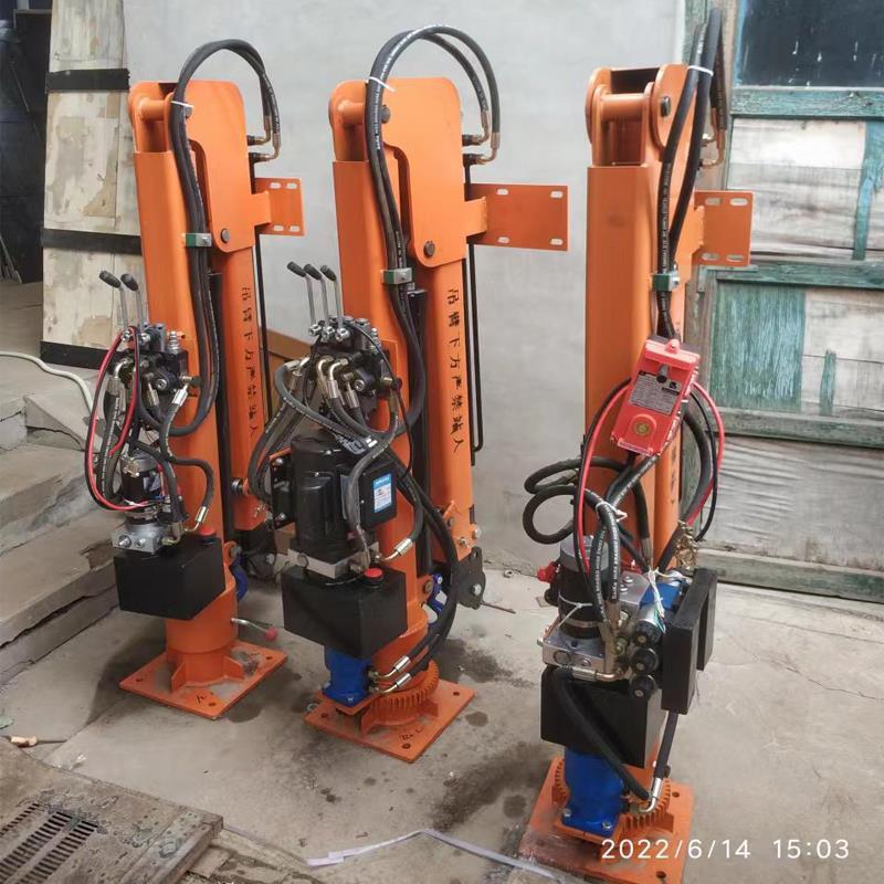 乌拉特后旗重汽蓝牌随车吊 3.2吨 国六动力强 液压驱动 农用自卸起重机